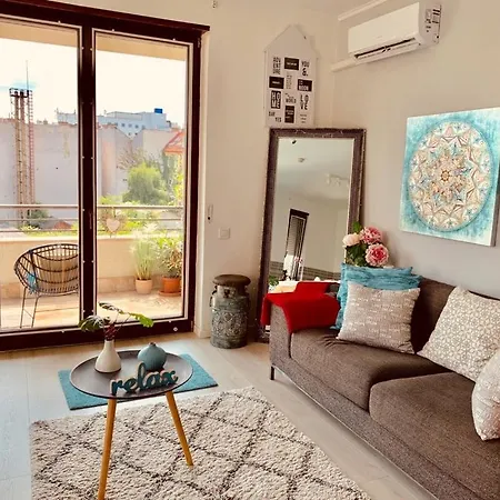 דירה Sunny Deluxe Apt. & Terrace