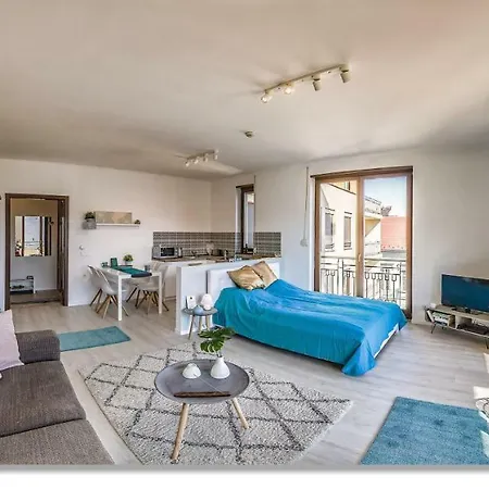 Sunny Deluxe Apt. & Terrace