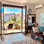 Sunny Deluxe Apt. & Terrace Διαμέρισμα