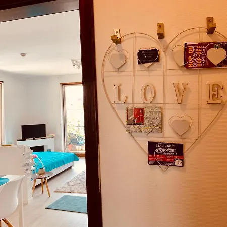 아파트 Sunny Deluxe Apt. & Terrace