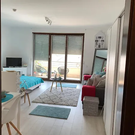 아파트 Sunny Deluxe Apt. & Terrace
