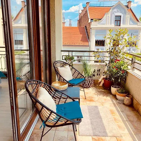 Sunny Deluxe Apt. & Terrace *