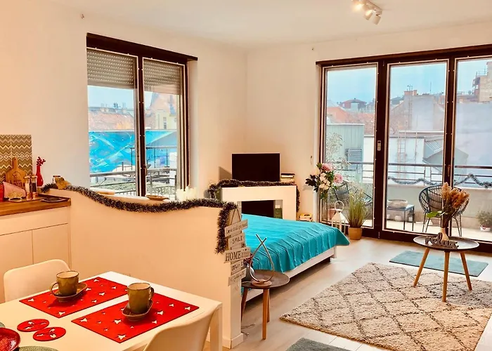 Sunny Deluxe Apt. & Terrace * بودابست