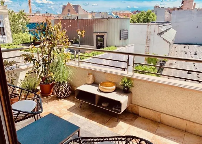 Sunny Deluxe Apt. & Terrace شقة *