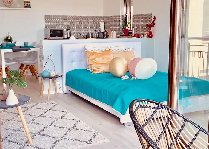 Sunny Deluxe Apt. & Terrace شقة *