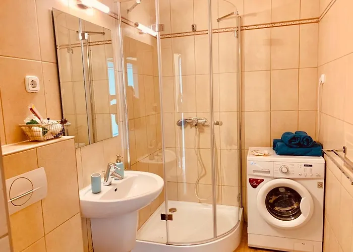 Sunny Deluxe Apt. & Terrace بودابست