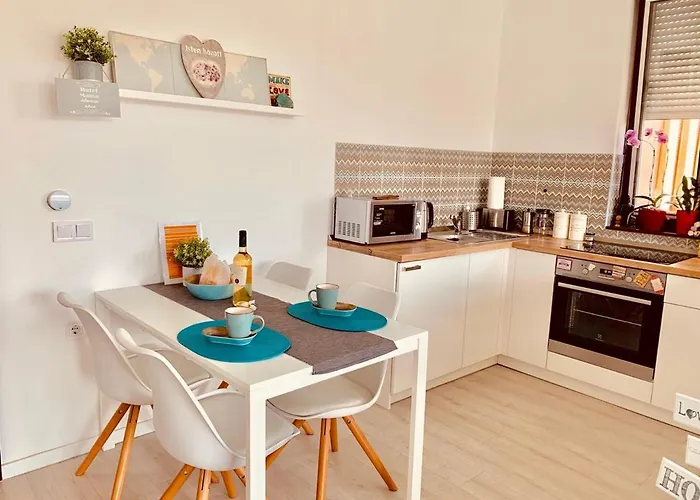 Sunny Deluxe Apt. & Terrace بودابست