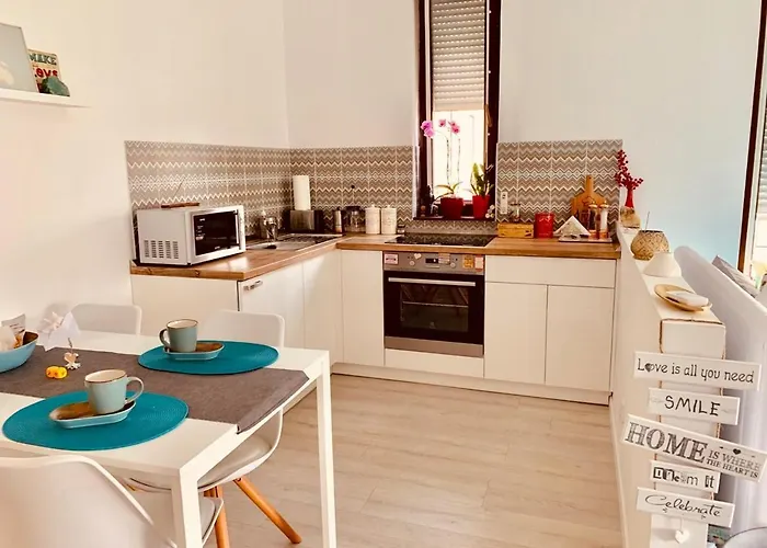 Sunny Deluxe Apt. & Terrace شقة بودابست