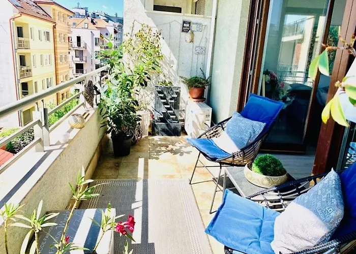 Sunny Deluxe Apt. & Terrace شقة *