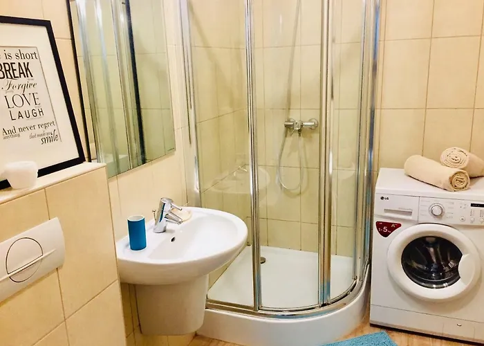 Sunny Deluxe Apt. & Terrace شقة بودابست