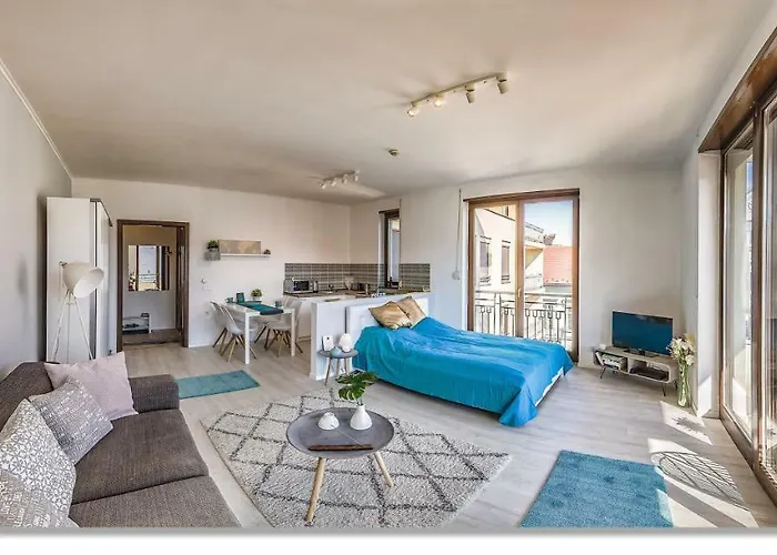 Sunny Deluxe Apt. & Terrace