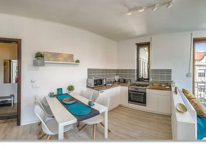 Sunny Deluxe Apt. & Terrace شقة بودابست