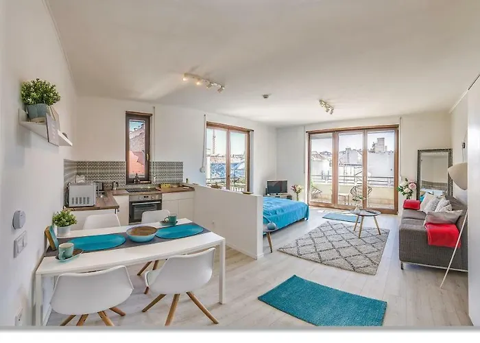 Sunny Deluxe Apt. & Terrace شقة بودابست