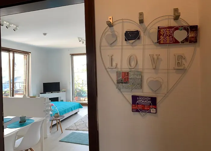 Sunny Deluxe Apt. & Terrace بودابست