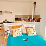 Sunny Deluxe Apt. & Terrace * Budapest