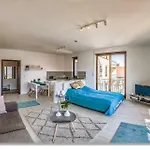 Sunny Deluxe Apt. & Terrace
